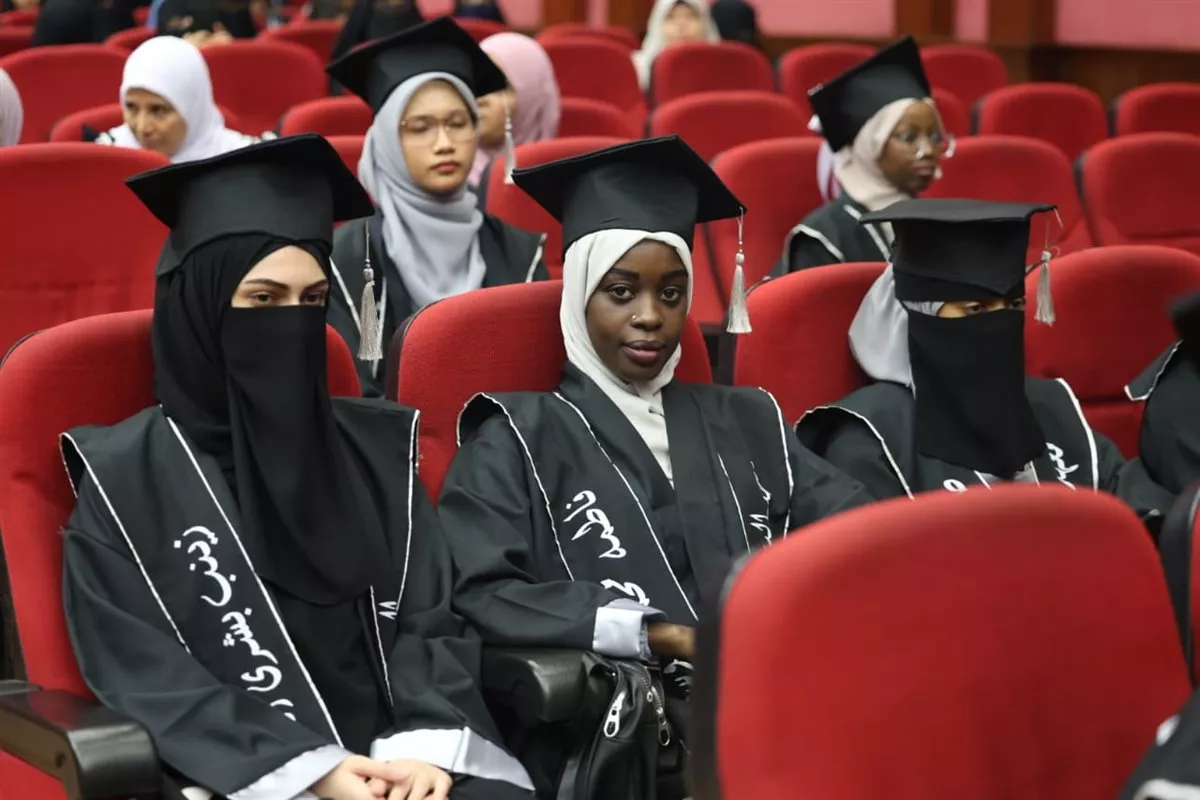 جانب من انطلاق حفل تخرج خريجي الشهادة الثانوية وتكريم المتفوقين بمعاهد البعوث الإسلامية