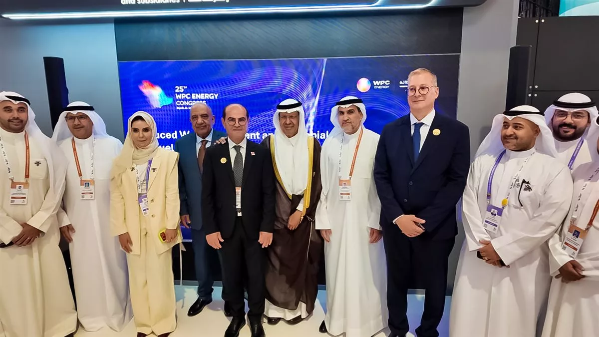 جناح البترول المصري يجذب اهتمام وزراء الطاقة بمعرض WPC في الرياض