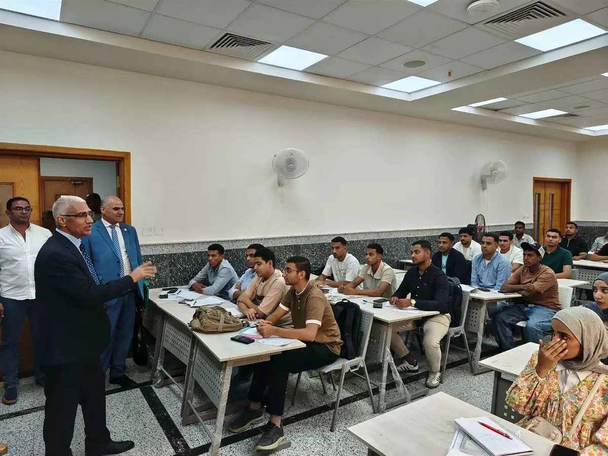 جولة رئيس الجامعة
