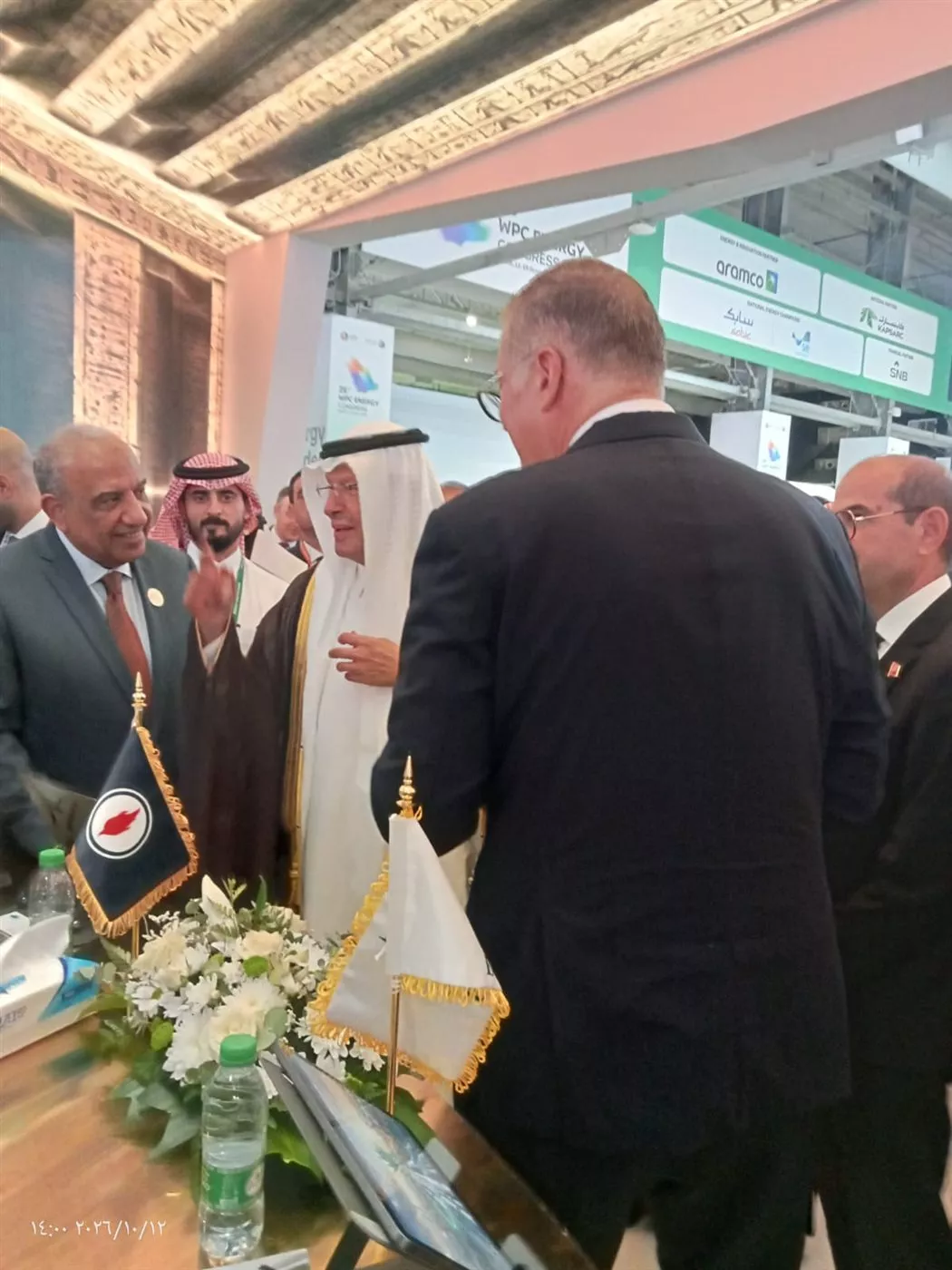 وزيرا البترول والكهرباء أثناء استقبال وزير الطاقه السعودى بالجناح المصرى