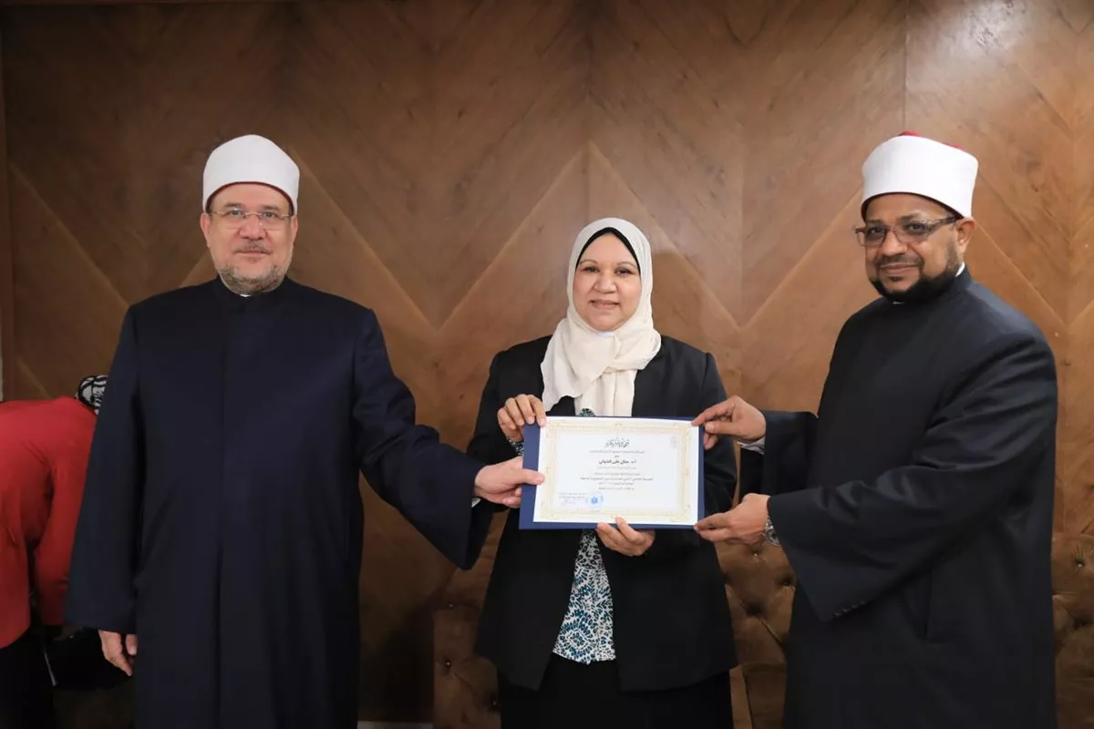 البحوث الإسلامية يكرّم عمداء كليات الأزهر المستضيفة لفعاليات التعريف بالإسلام