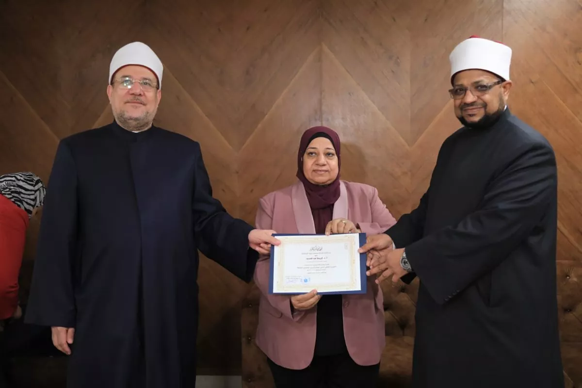 البحوث الإسلامية يكرّم عمداء كليات الأزهر المستضيفة لفعاليات التعريف بالإسلام