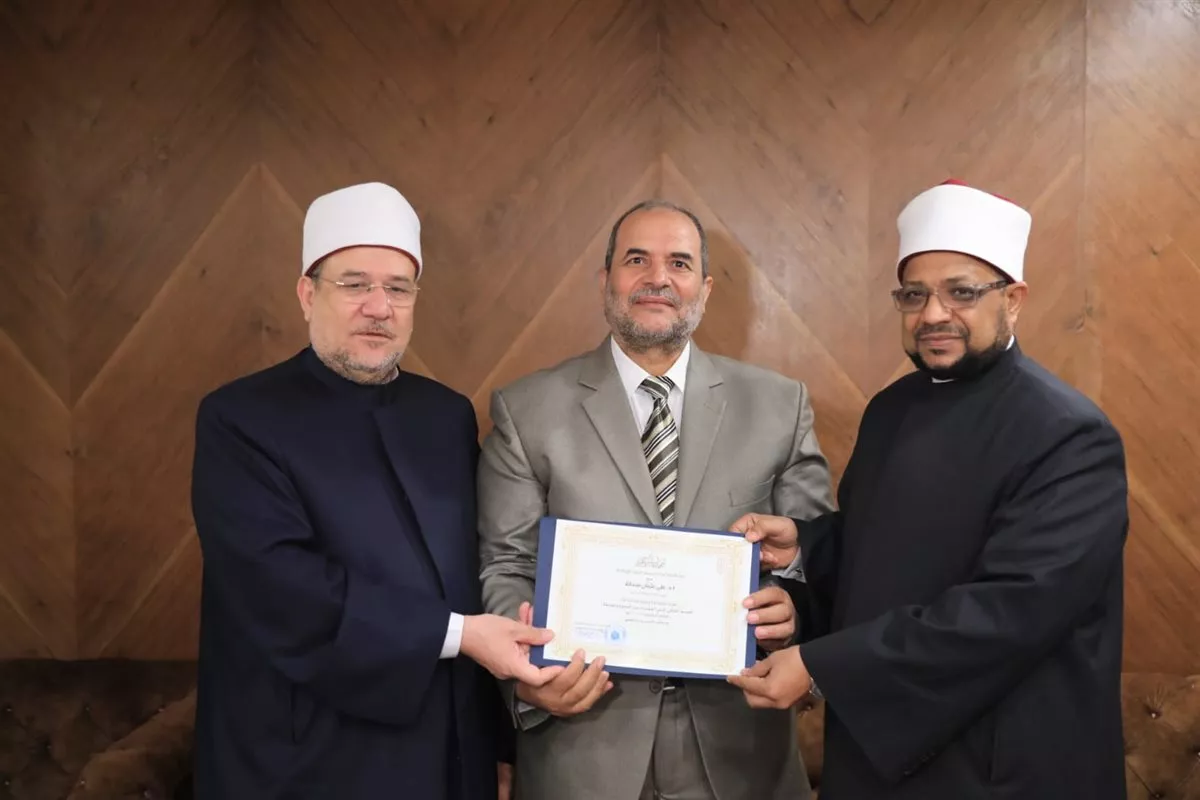 البحوث الإسلامية يكرّم عمداء كليات الأزهر المستضيفة لفعاليات التعريف بالإسلام