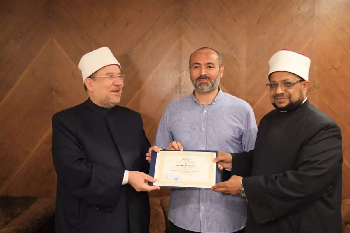البحوث الإسلامية يكرّم عمداء كليات الأزهر المستضيفة لفعاليات التعريف بالإسلام