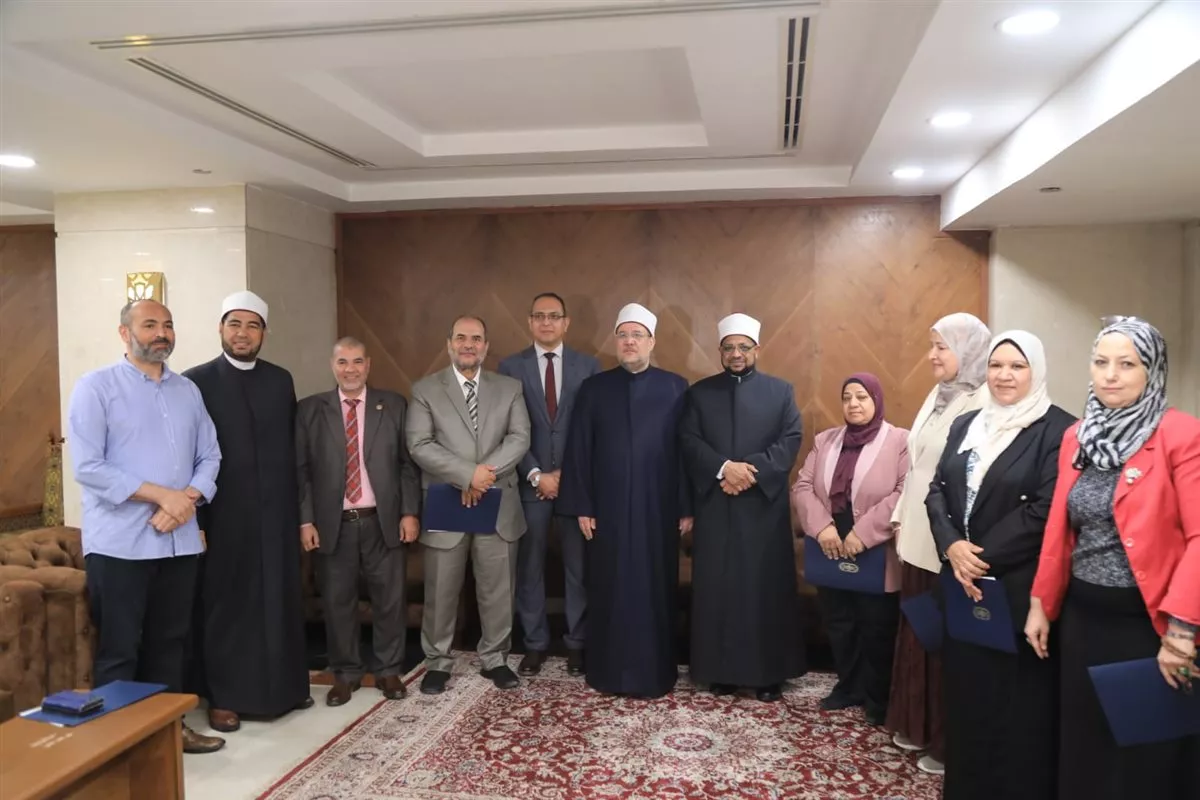 البحوث الإسلامية يكرّم عمداء كليات الأزهر المستضيفة لفعاليات التعريف بالإسلام
