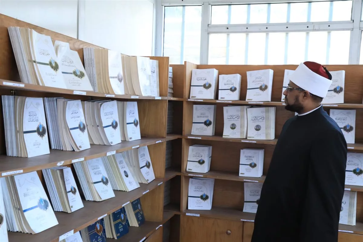 أمين البحوث الإسلامية يتفقد معرِض الكتاب الدائم للمطبوعات في جامعة الأزهر