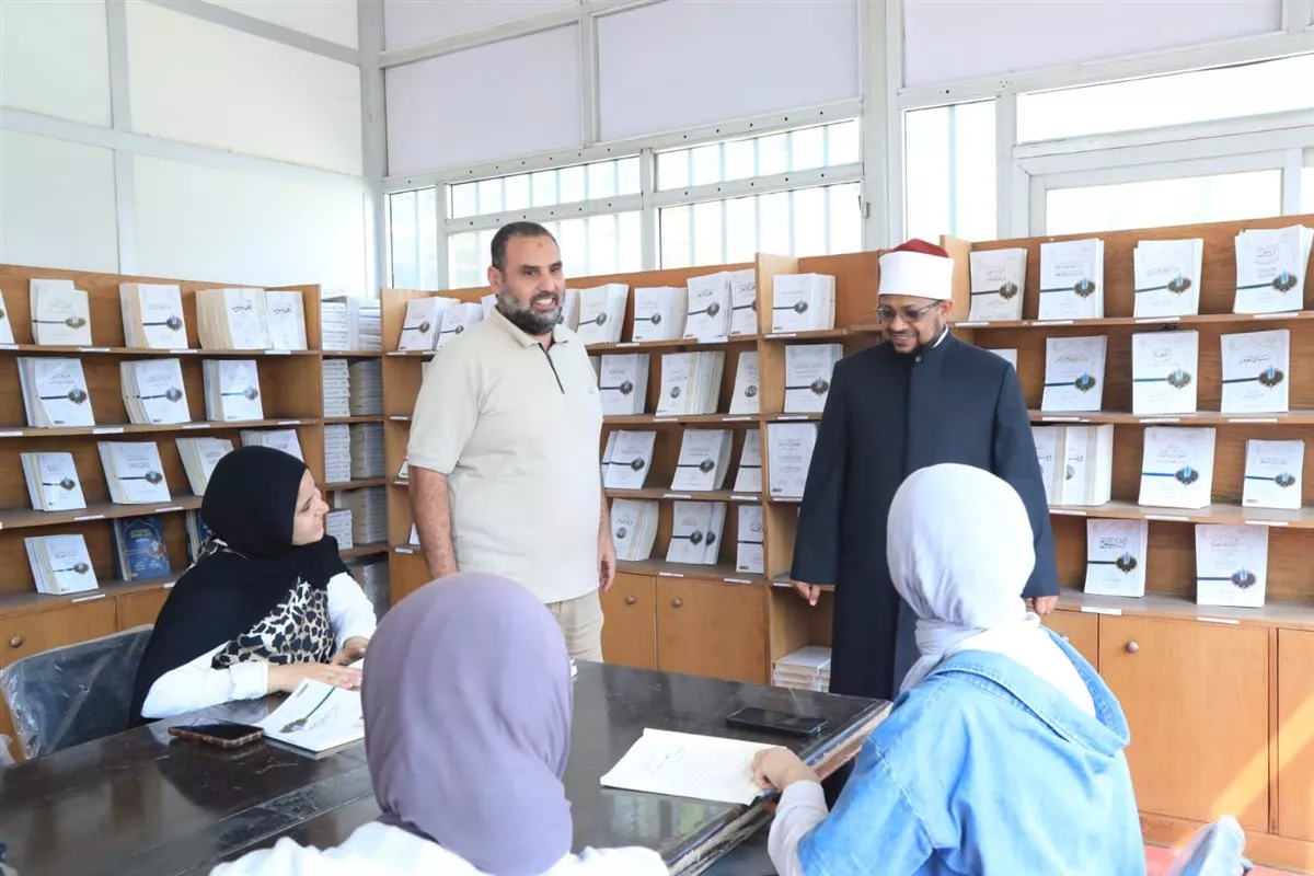 أمين البحوث الإسلامية يتفقد معرِض الكتاب الدائم للمطبوعات في جامعة الأزهر