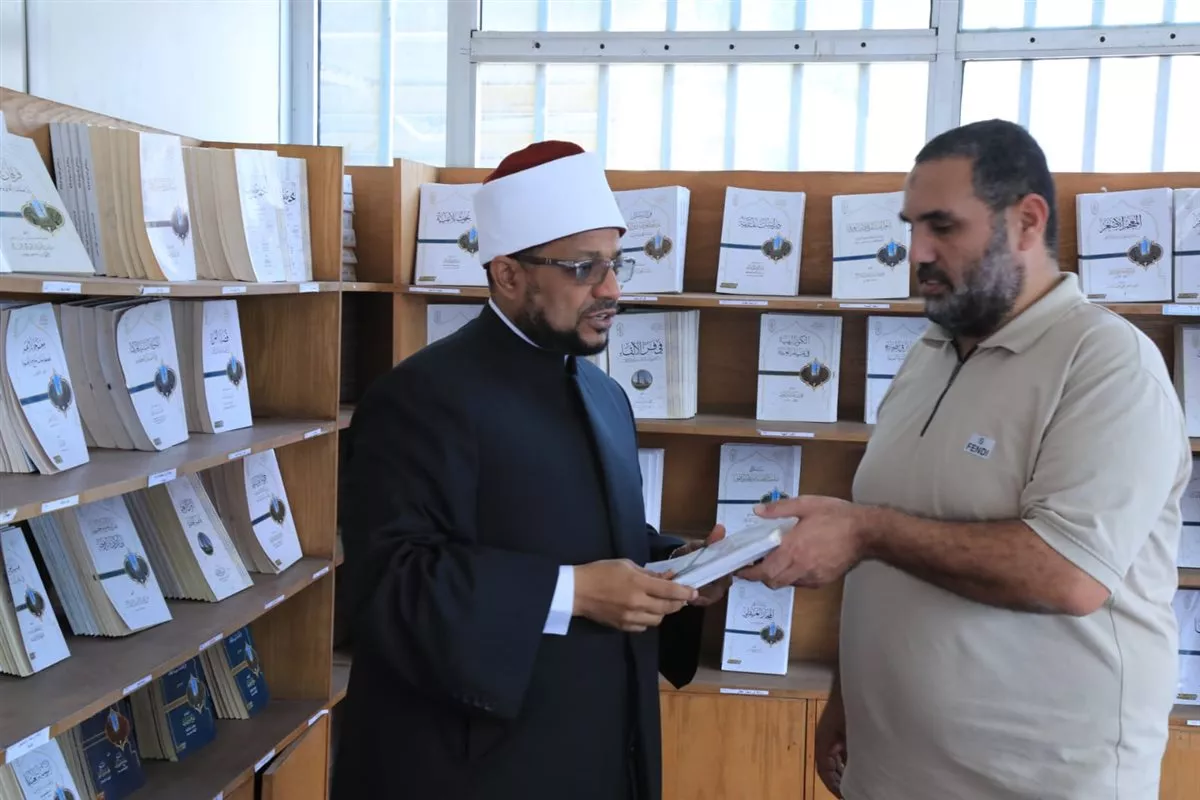 أمين البحوث الإسلامية يتفقد معرِض الكتاب الدائم للمطبوعات في جامعة الأزهر