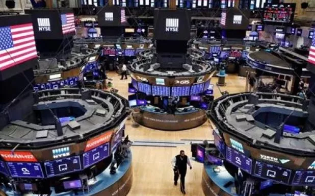 الأسهم الأمريكية تتراجع تحت ضغط أسهم الذكاء الاصطناعي وقفزة النفط