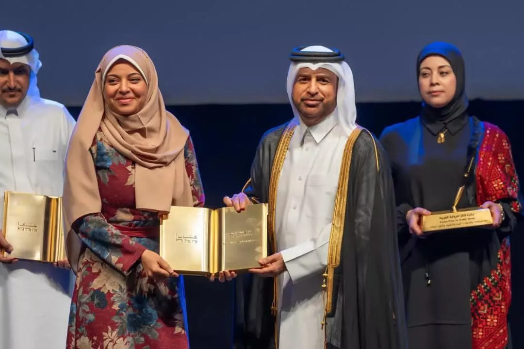 نهى فهيم أثناء تسلمها الجائزة