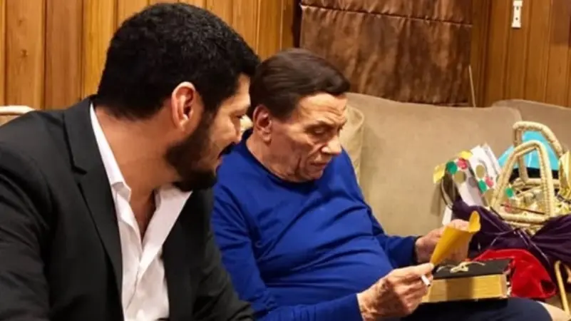 صورة عادل إمام مع باسم سمرة