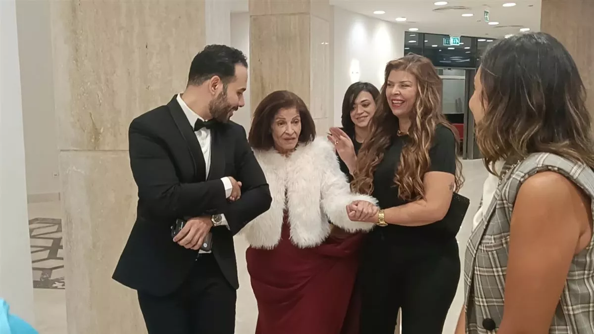 عائشة الكيلاني في افتتاح مهرجان نقابة المهن التمثيلية