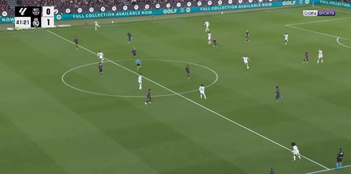 تمركز دفاع برشلونة في هدف ريال مدريد الأول