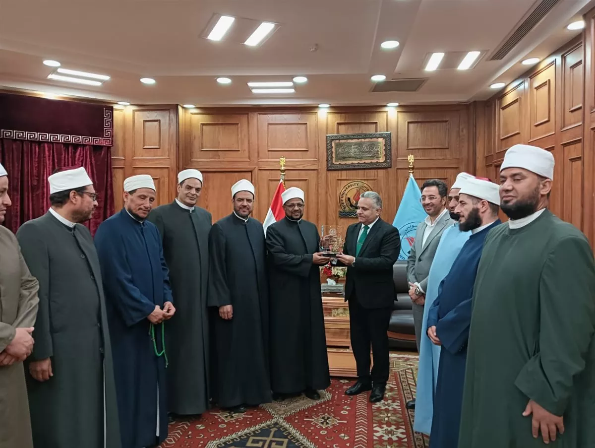 أمين البحوث الإسلامية خلال لقاءه رئيس جامعة السويس
