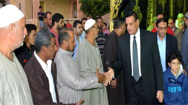 صور .. محافظ البحيرة يعزى أسرة الشهيد الرائد أحمد فوزى زيد