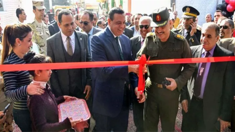 صور.. محافظ البحيرة يفتتح معرض السلع الغذائية والأدوات المنزلية