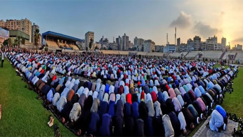 بالصور.. محافظ البحيرة يؤدي صلاة عيد الأضحى المبارك بـ