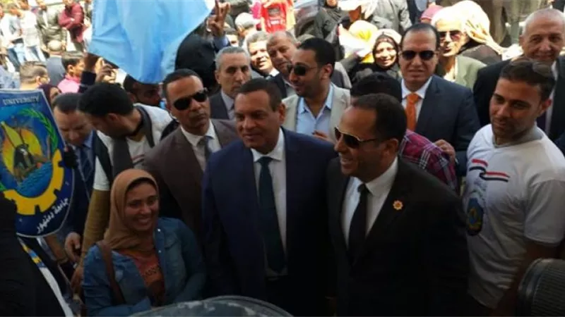 بالصور .. رئيس جامعة دمنهور: شبابنا هم فرحة مصر