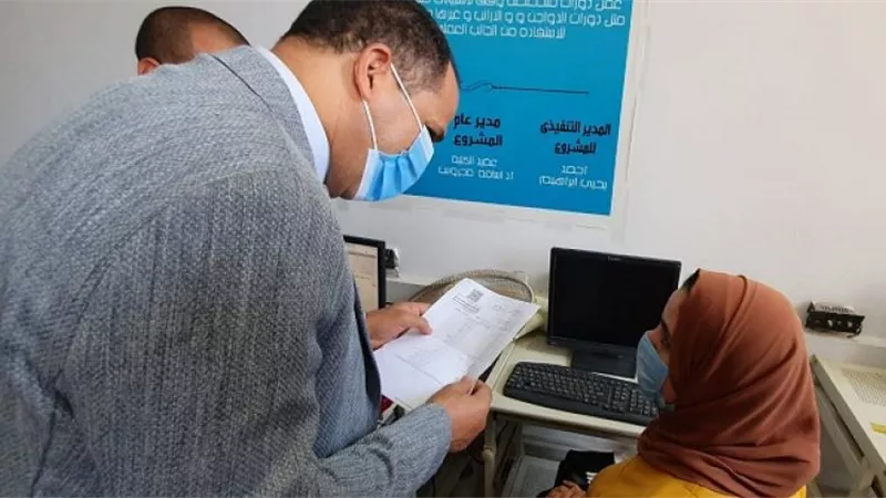 رئيس جامعة دمنهور يتفقد عملية التنسيق الإليكتروني