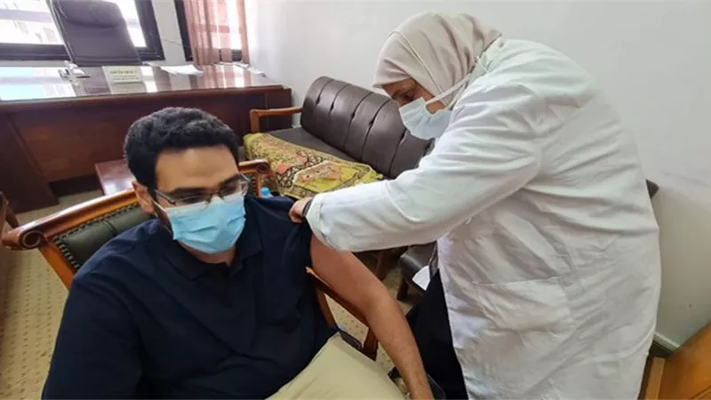جامعة دمنهور تبدأ تطعيم أعضاء هيئة التدريس والعاملين بلقاح كورونا