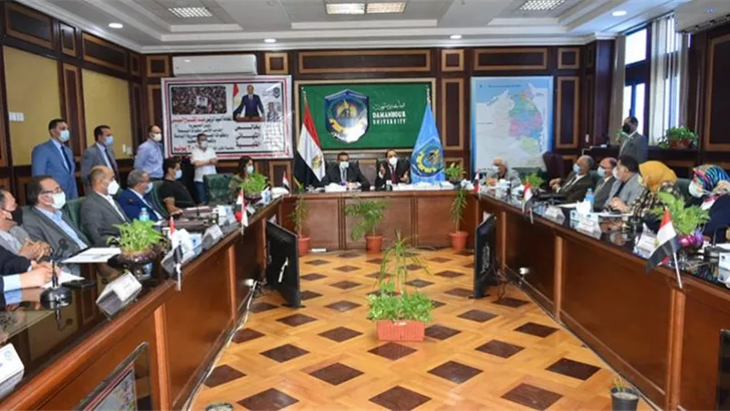 صور.. محافظ البحيرة يشهد احتفال جامعة دمنهور بثورة 30 يونيو