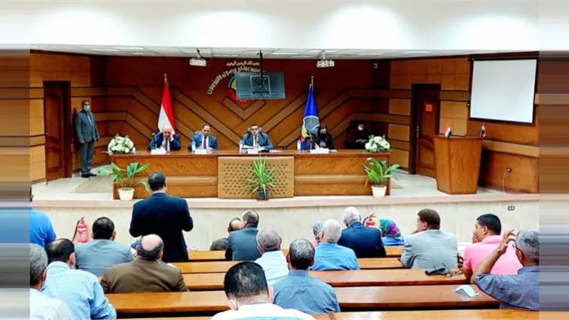محافظ البحيرة التوسع في تطعيم العاملين بالدواوين والمديريات بلقاح كورونا