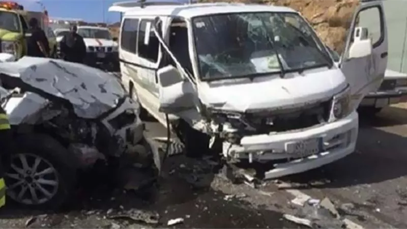 مصرع شخصين وإصابة 17 آخرين بحادث تصادم 4 سيارات على طريق أسيوط الغربى