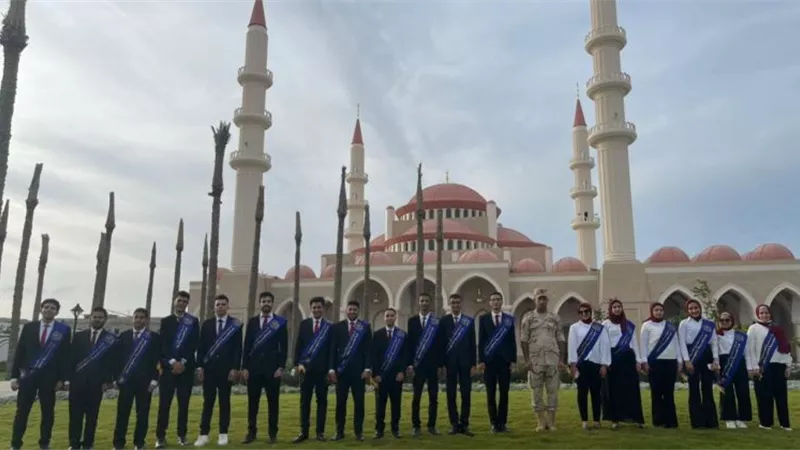 طلاب جامعة دمنهور فى زيارة مدينة العلمين الجديدة (صور)