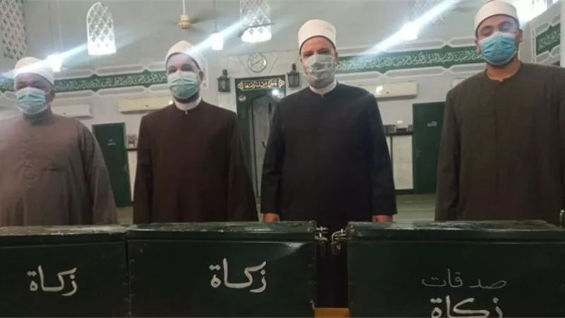 صور.. رفع صناديق التبرعات من مسجدي أسد بن الفرات وأنس بن مالك بالجيزة