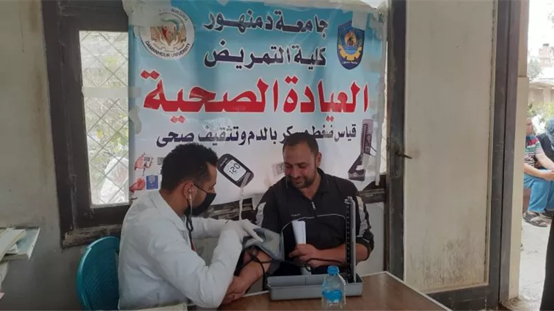 جامعة دمنهور تنظم قافلة مجانية بأبو المطامير ضمن ”حياة كريمة”