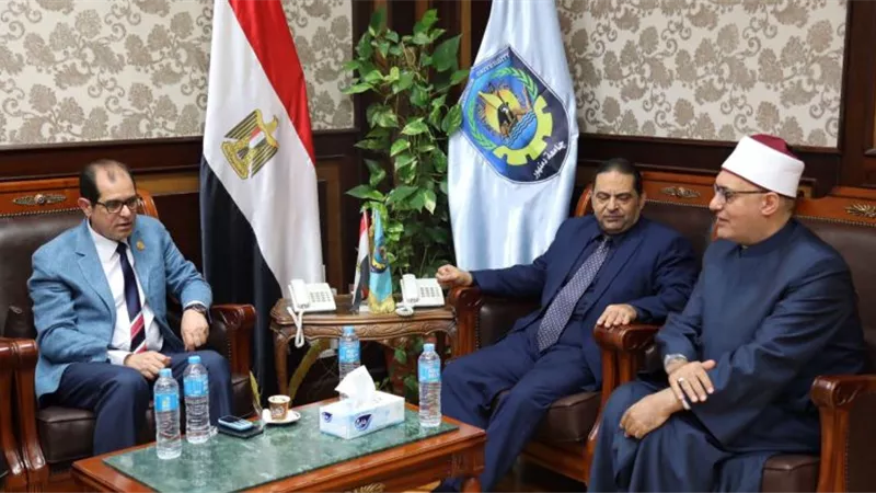 أمين 