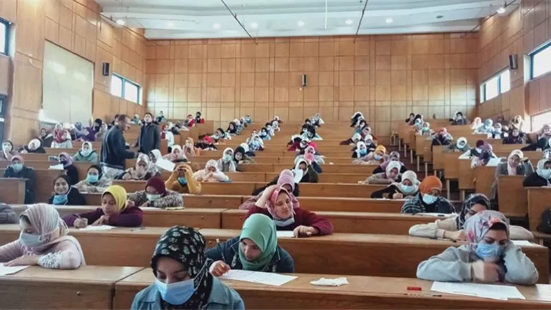 9213 طالب وطالبة بجامعة دمنهور يؤدون امتحانات اليوم