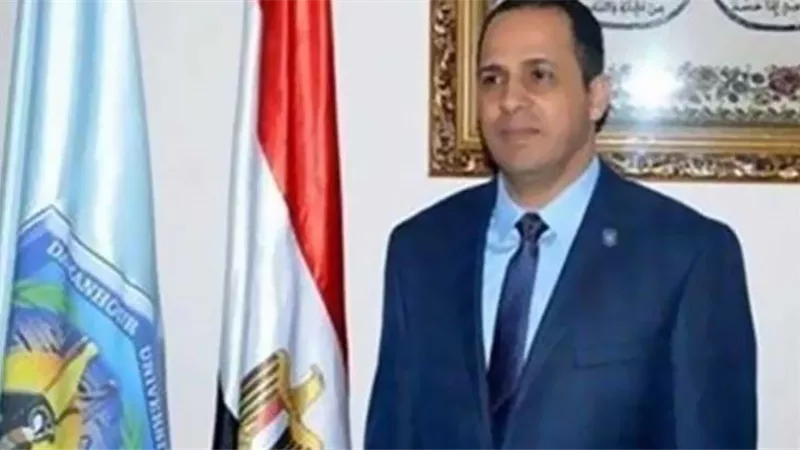 الدفاع يطالب بالإفراج الصحي عن رئيس جامعة دمنهور و2 متهمين في قضية الرشوة