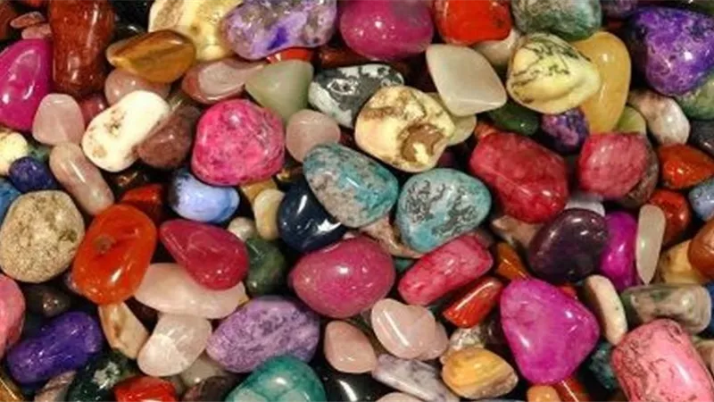 جددي روحك بالأحجار الكريمة (تفاصيل)