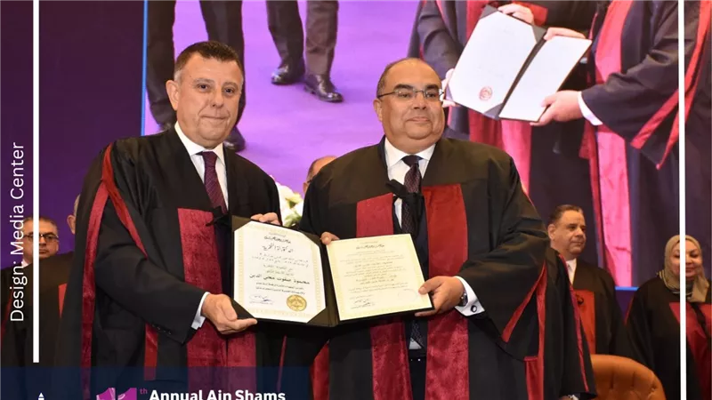 جامعة عين شمس تمنح محمود محيي الدين الدكتوراة الفخرية (صور) 