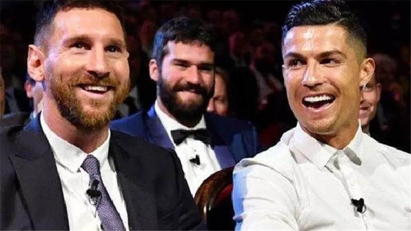رونالدو يتفوق على ميسي في قائمة أغنى اللاعبين في العالم