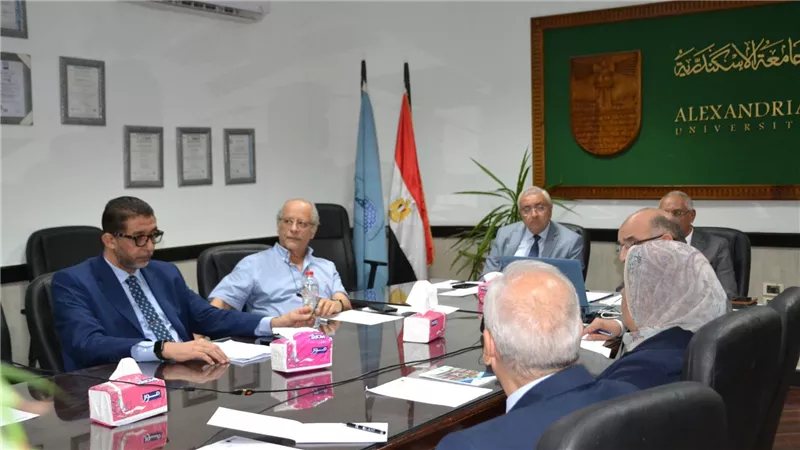 رئيس جامعة الإسكندرية يوقع اتفاقية تعاون مع كلية لوبين للأعمال الأمريكية