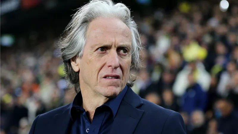 الهلال السعودي يتفق مع جيسوس على التجديد