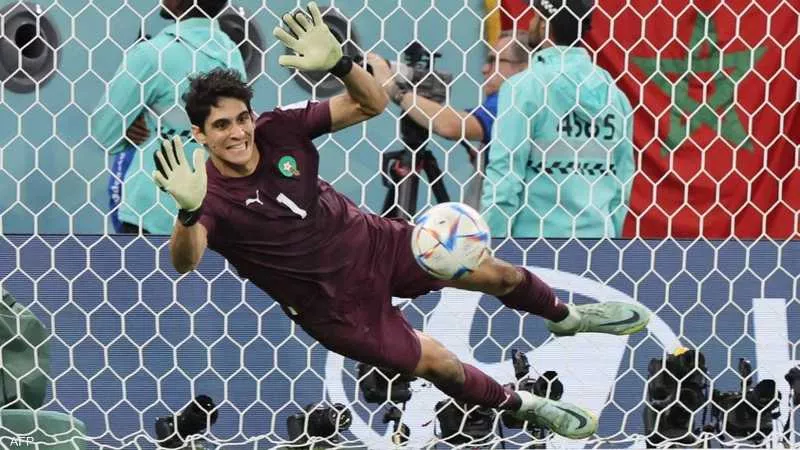 ياسين بونو يخطف الأضواء بعد تأهل المغرب لنهائي 