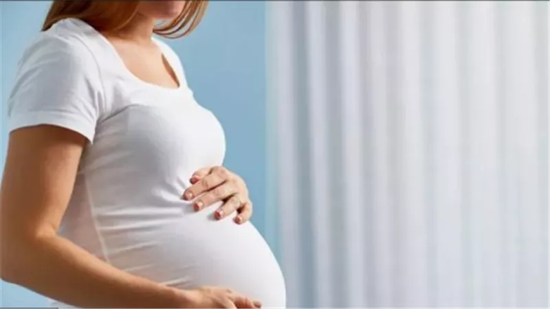 نصائح لحماية الحوامل من مخاطر الضوء الأزرق للأجهزة الإلكترونية