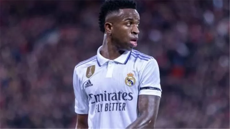 موقف ريال مدريد من رحيل فينيسوس لمانشستر يونايتد