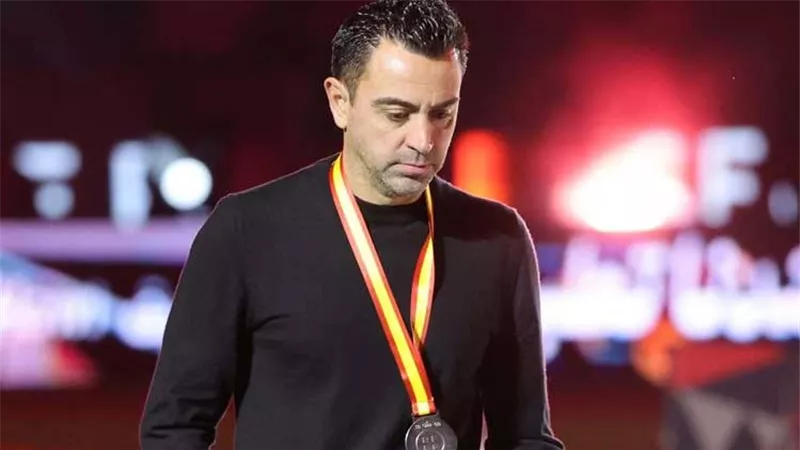 نابولي يحسم مستقبل تشافي مع برشلونة