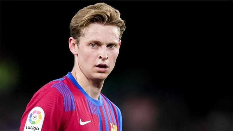 دي يونج يتحدى برشلونة بشأن عدم المشاركة في اليورو
