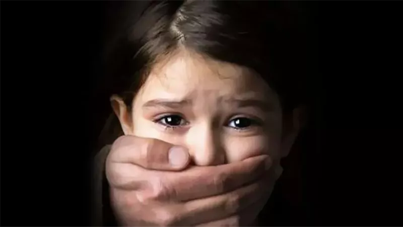 والدها هتك عرضها.. عرض فتاة المطرية على الطب الشرعي  