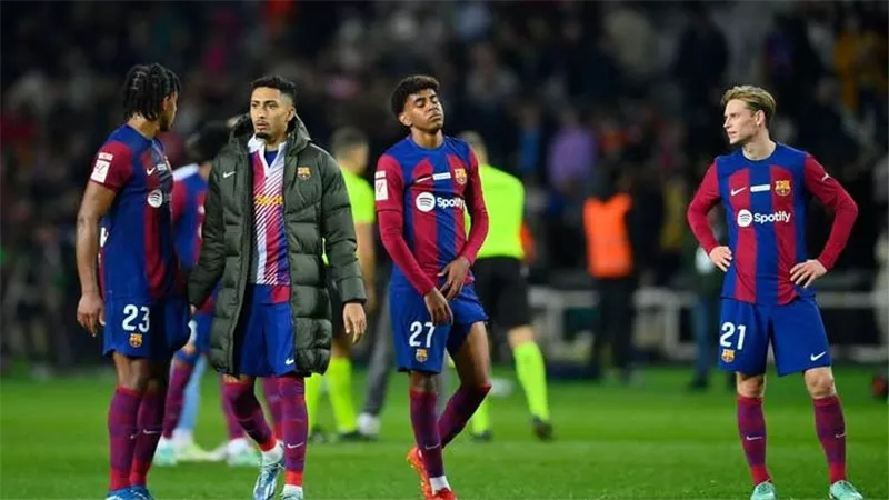 برشلونة يدرس رحيل 6 لاعبين في الميركاتو الصيفي