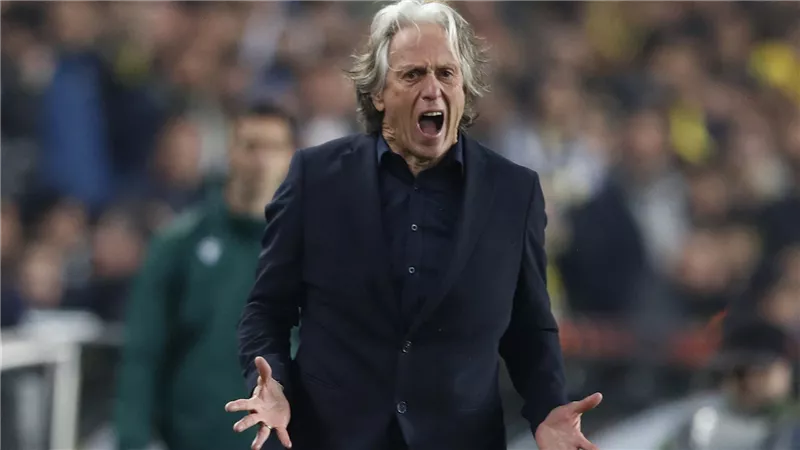 الهلال يبحث تجديد عقد جيسوس