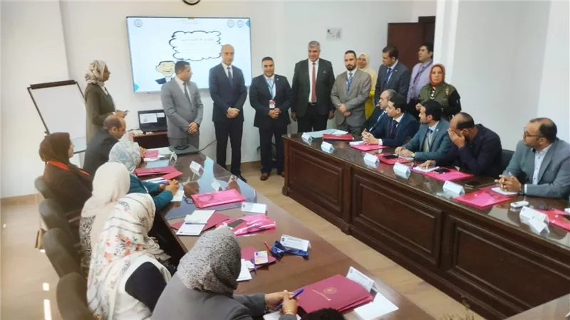 رئيس جامعة دمنهور يفتتح فعاليات دورة إعداد المدربين T.O.T