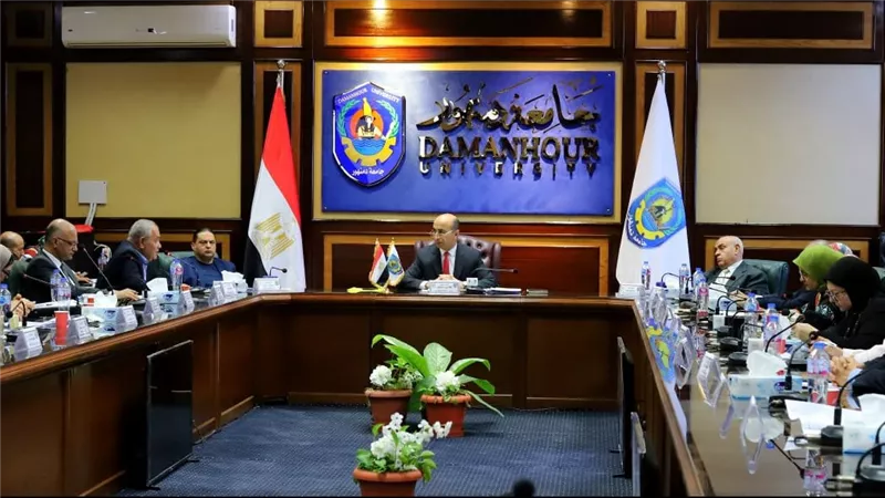 مجلس جامعة دمنهور يناقش تجهيز المدينة الجامعية