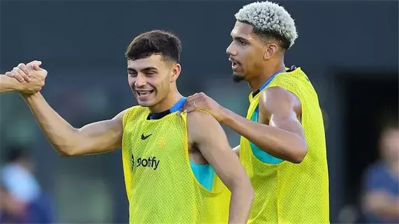 القلق يضرب منتخب أوروجواي قبل مواجهة السعودية بالمونديال.. ماذا حدث؟