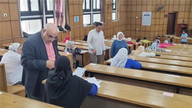 انتظام امتحانات الفترة المسائية بجامعة دمنهور 